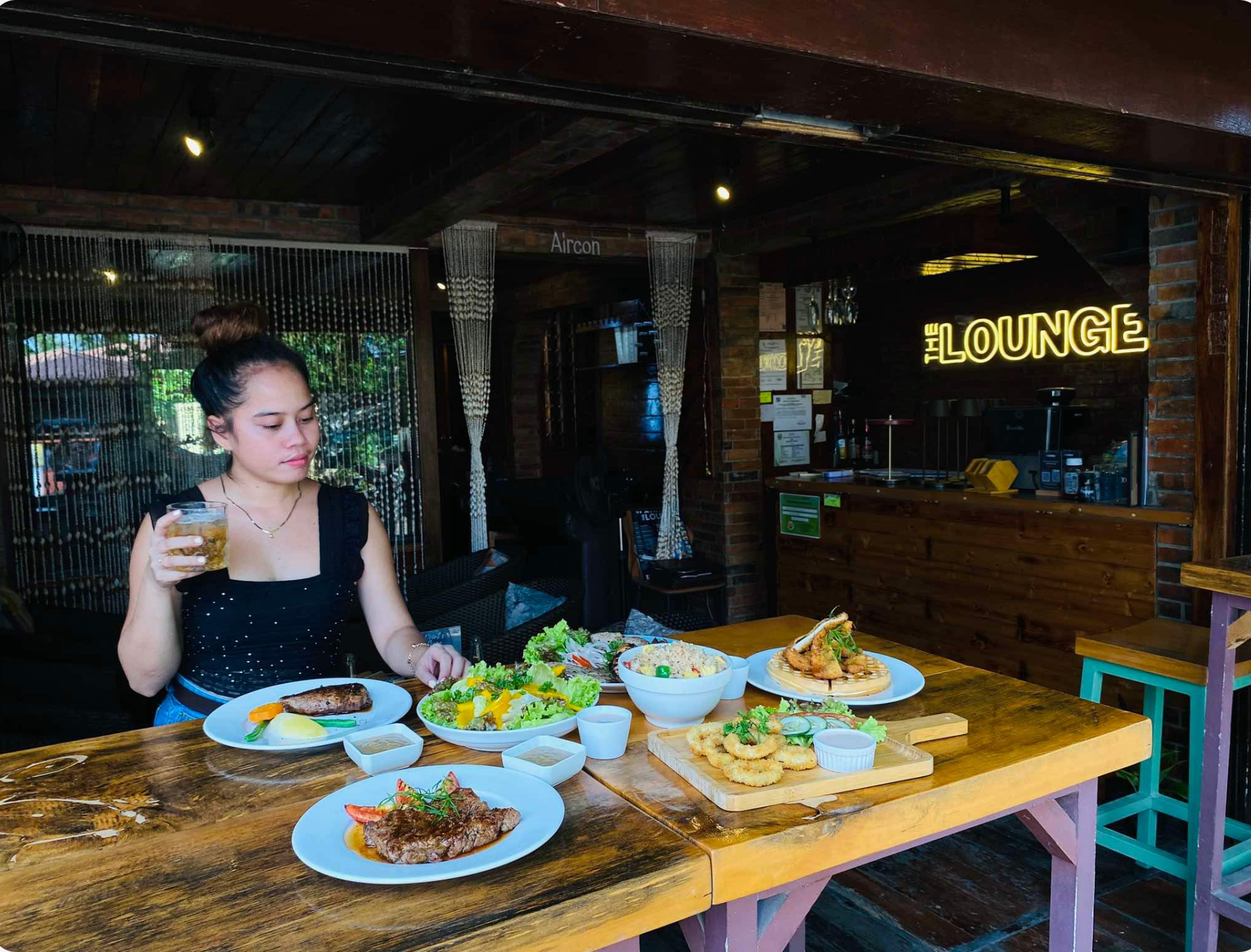 Lunch with friends at The Lounge in Moalboal